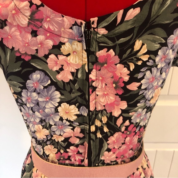 Vintage Floral Midi Length Tea Dress With Pink Belt - Picture 9 of 15